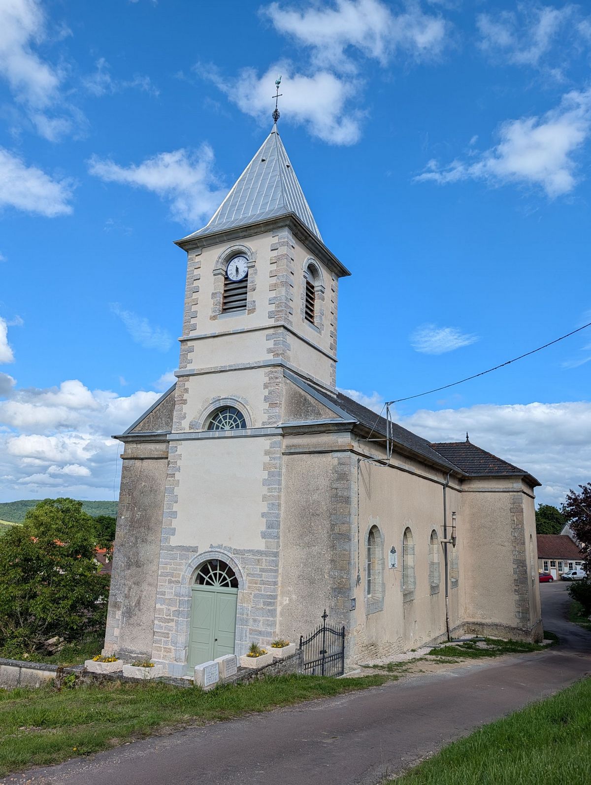Urcy - Eglise Saint-Médard [1]